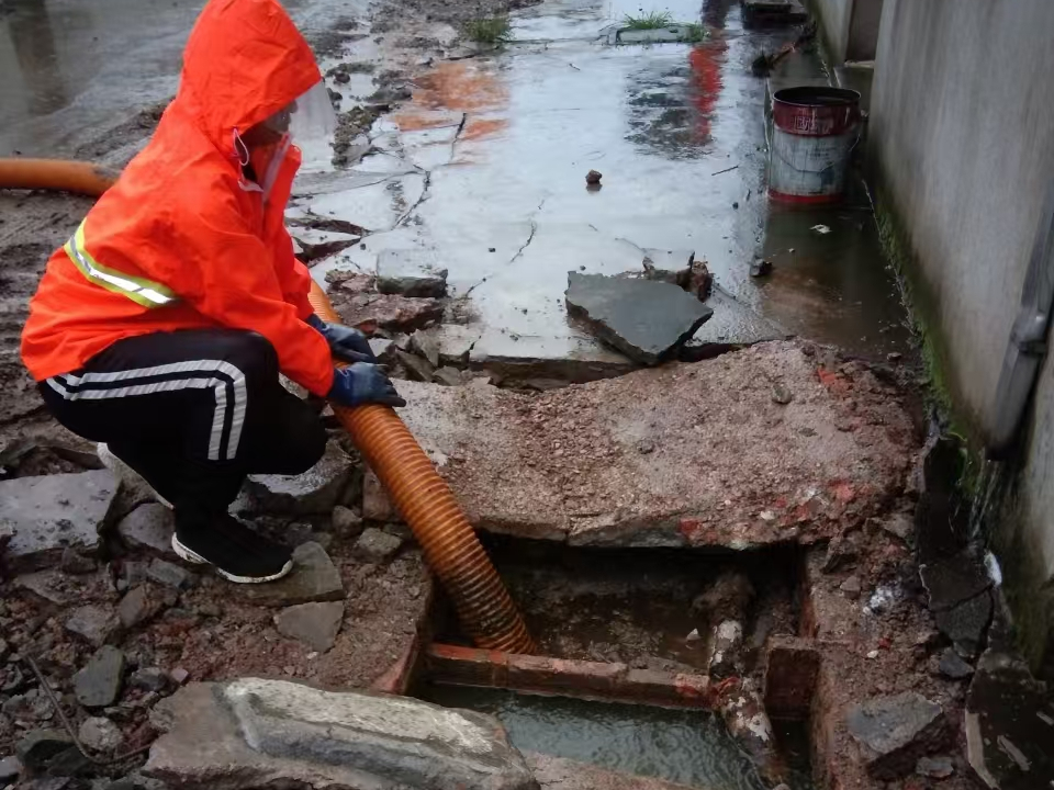 余庆专业清理污水池 炜誉市政以规范流程守护城市 “肠道”