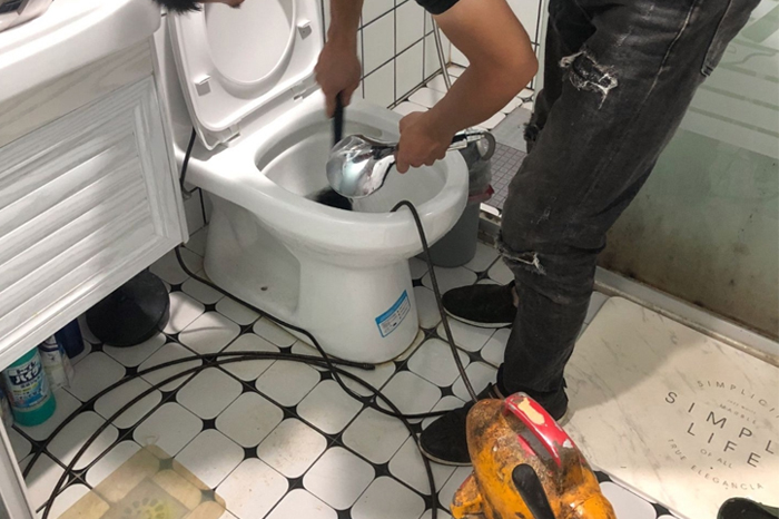 余庆马桶堵塞自己疏通还是找师傅?专业上门服务让你省时更省心
